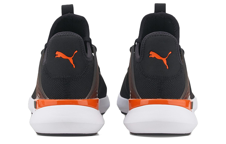 Shop Puma Pure XT 低筒訓練鞋 黑橙色