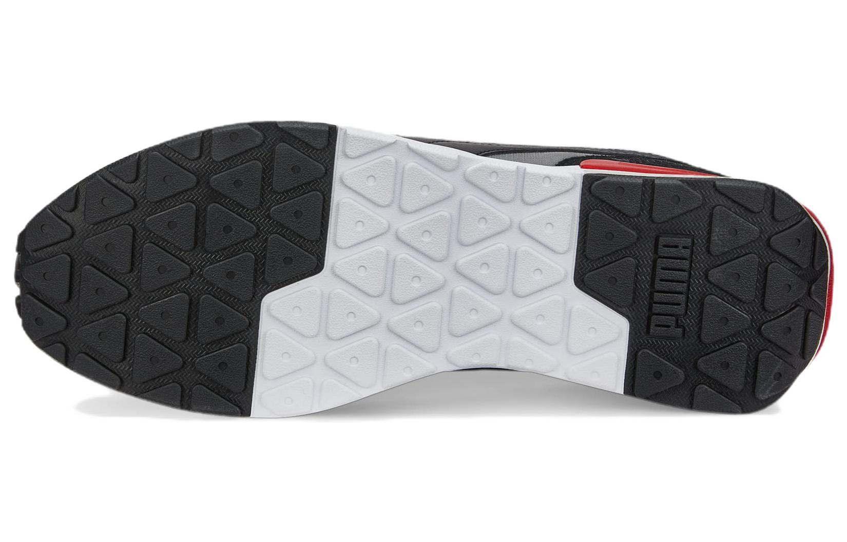 Details for Puma R22 Low ''Zwart Rood'' 383462-16
