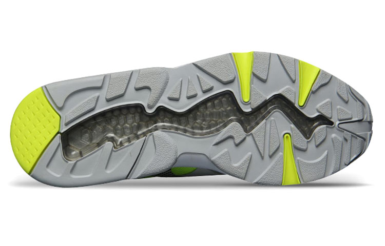 Shop Puma R698 進步性綁帶 灰綠 運動鞋