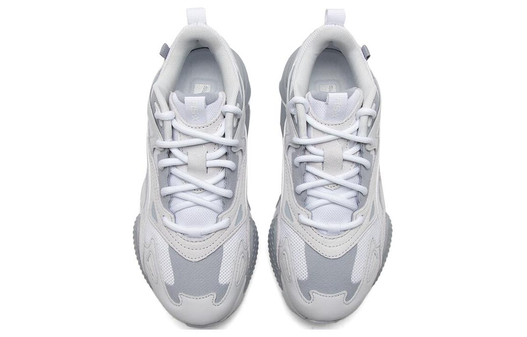 Shop PUMA 減震耐磨輕便 低筒 爸爸鞋 男女通款 白色