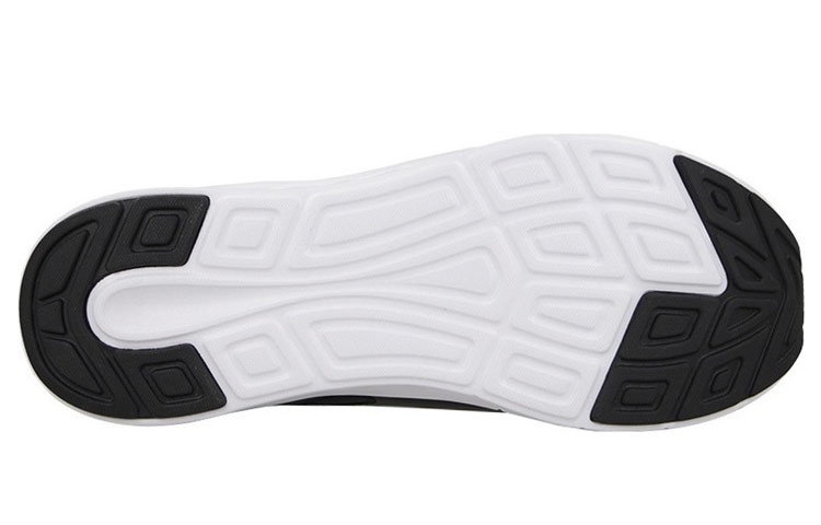 Shop PUMA 跑步 Driver 低筒 跑步鞋 男款 黑白