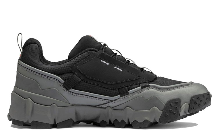 Order Puma Trailfox Overland 'Hitam' 370772-01