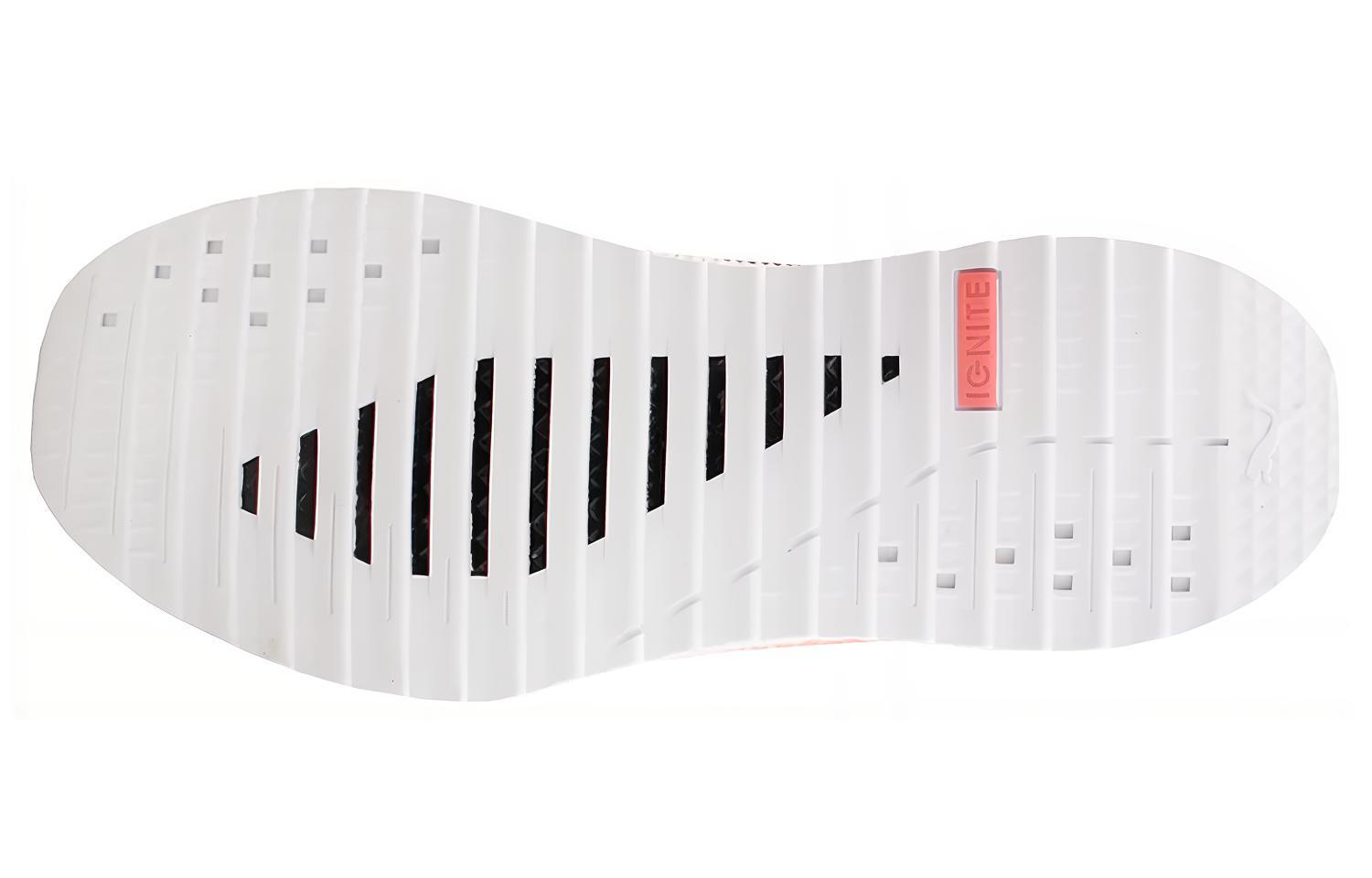 Shop 彪马 Tsugi Netfit V2 舒适耐磨 低帮拼色運動鞋 黑粉