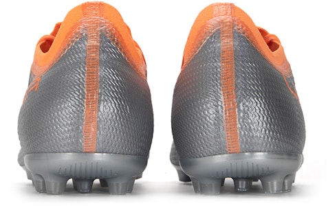 プーマ ウルトラ 1.4 MG 「本能」 106720-01 Lookbook プーマ ウルトラ 1.4 MG 「本能」 106720-01