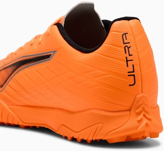 푸마 울트라 6 플레이 TT 히트 파이어/블랙/글로잉 레드 108542-03 Lookbook 푸마 울트라 6 플레이 TT 히트 파이어/블랙/글로잉 레드 108542-03