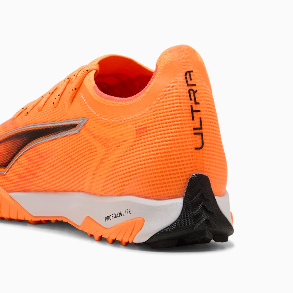 Lookbook 퓨마 울트라 6 프로 케이지 히트 파이어/블랙/글로잉 레드 108549-03