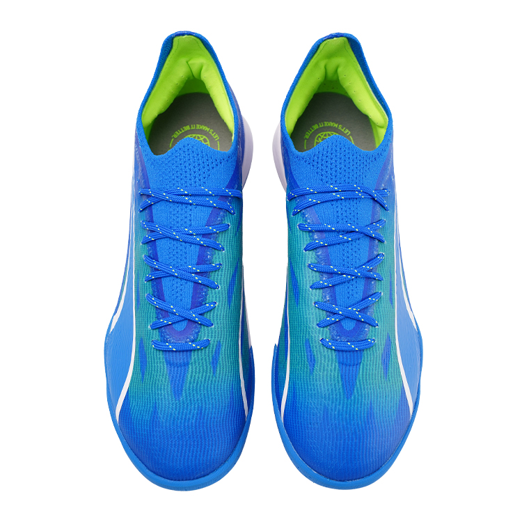 Shop PUMA Ultra Ultimate CAGE 短草地 舒適搭配 足球鞋 男款 白藍