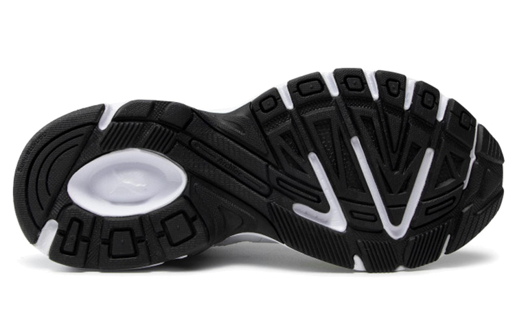 Shop 彪马男女款Axis Plus麂皮低帮跑鞋 黑白色 370286-07