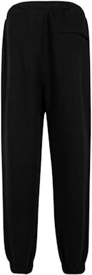 PUMA x AMI Seluar Jogger Hitam Unisex dengan Cetakan Logo. 535996-01 Lookbook PUMA x AMI Seluar Jogger Hitam Unisex dengan Cetakan Logo. 535996-01