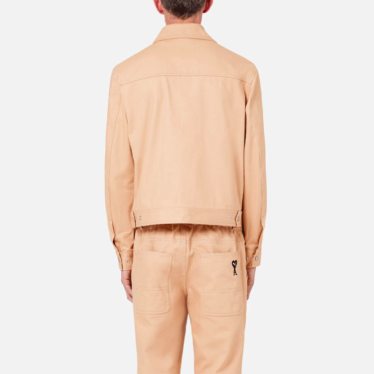 Shop PUMA x AMI Paris 愛心標誌卡其色襯衫外套聯名秋季系列. 534065-97