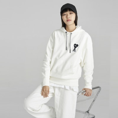 PUMA x AMI Paris 聯名款愛心標誌連帽衫 男女款 奶白色。 536231-75 Shop PUMA x AMI Paris 聯名款愛心標誌連帽衫 男女款 奶白色。 536231-75