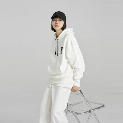 PUMA x AMI Paris 聯名款愛心標誌連帽衫 男女款 奶白色。 536231-75 Purchase PUMA x AMI Paris 聯名款愛心標誌連帽衫 男女款 奶白色。 536231-75