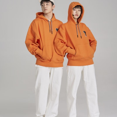 PUMA x AMI Paris 聯名款 男女連帽衫 心形標誌 明亮橘色. 536231-72 Shop PUMA x AMI Paris 聯名款 男女連帽衫 心形標誌 明亮橘色. 536231-72