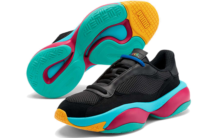 Lookbook Puma X Fashion Geek Alteration Sneakers Hitam/Biru 371588-01