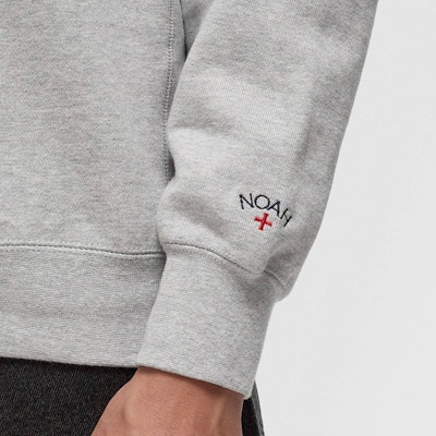 PUMA x Noah FW24 コラボ ミニマルロゴ クルーネック スウェットシャツ グレー メンズ 628415-04 Purchase PUMA x Noah FW24 コラボ ミニマルロゴ クルーネック スウェットシャツ グレー メンズ 628415-04