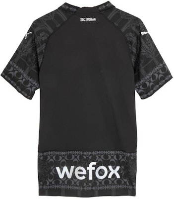 プーマ x プレジャーズ レトロサッカージャージ ブラック グラフィック半袖シャツ 776066-01 Lookbook プーマ x プレジャーズ レトロサッカージャージ ブラック グラフィック半袖シャツ 776066-01