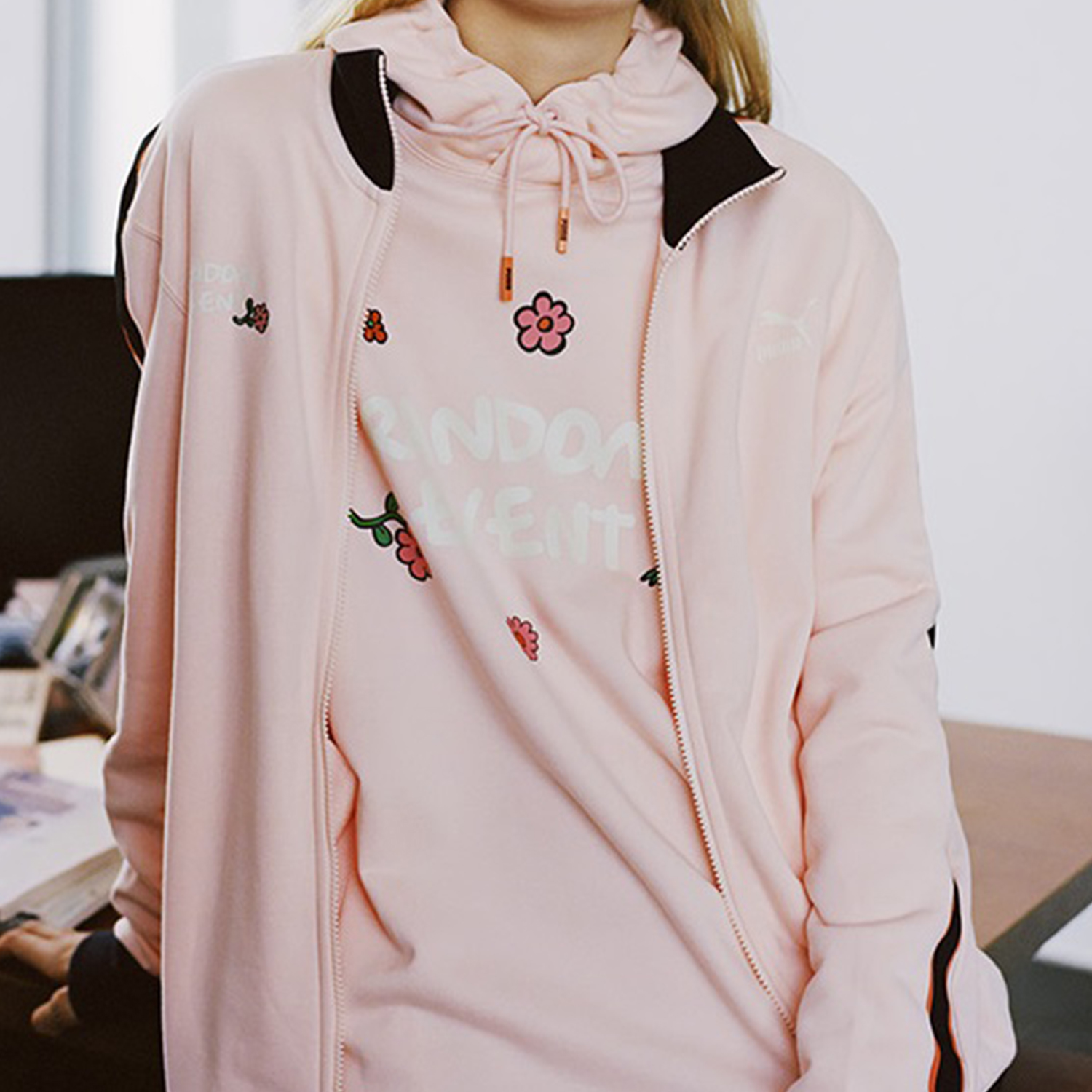 Shop Puma x Randomevent 輕粉色立領運動外套 男女通用 59666873