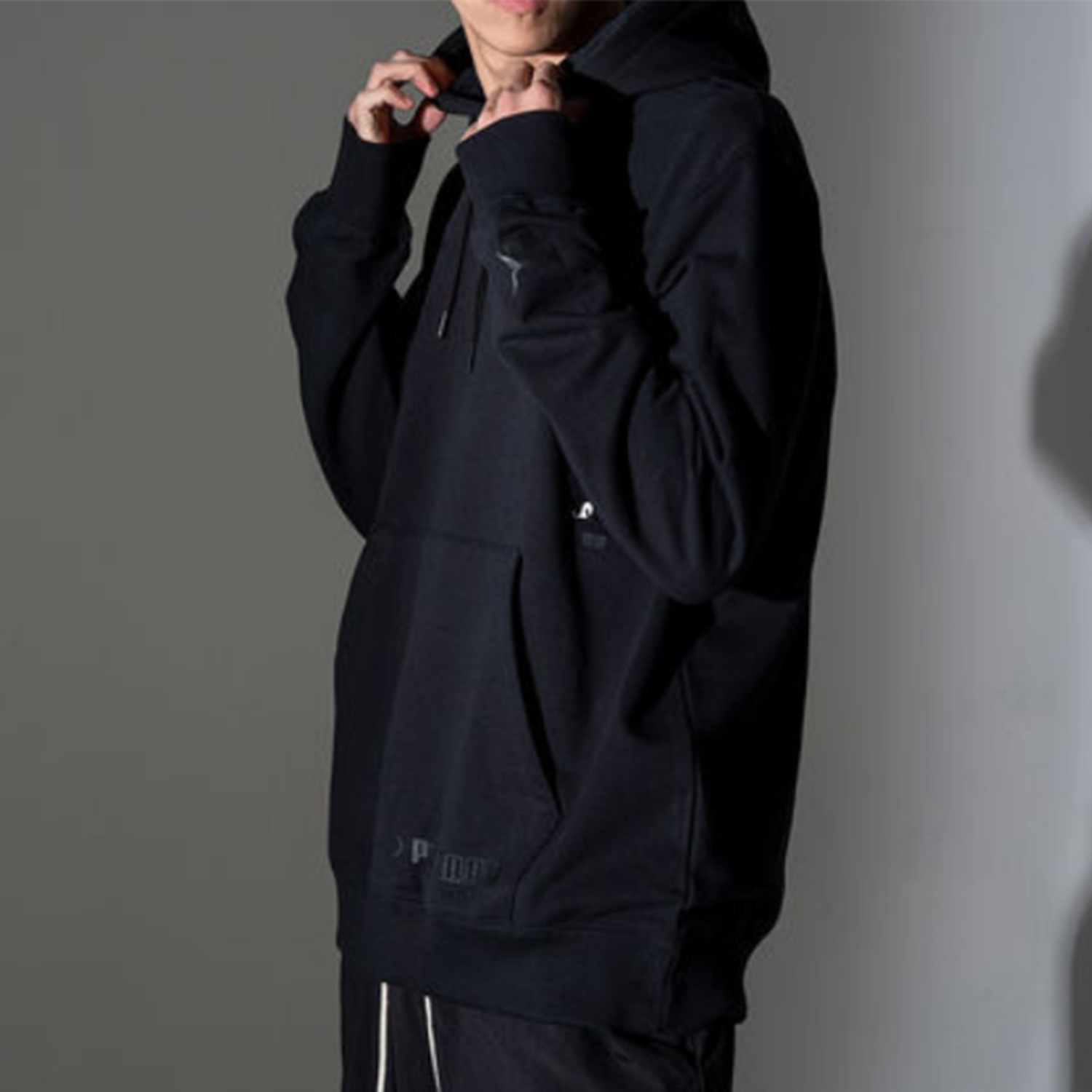 Purchase Puma x SONIC聯名黑色連帽衫運動上衣 598103-01