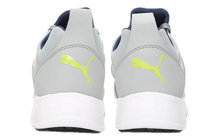 Shop 彪马 Zod Runner 灰白色跑鞋 370790-15