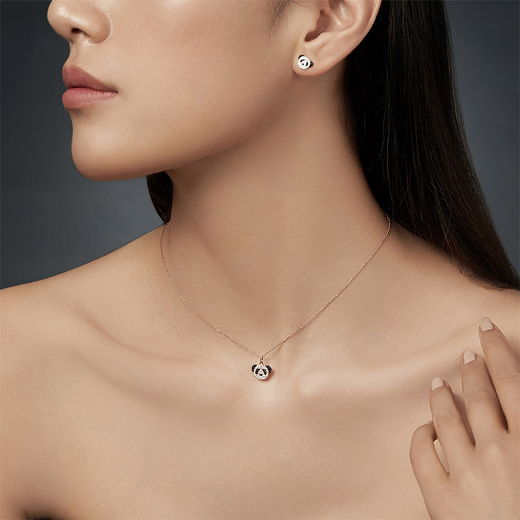 Lookbook Collar Unisex Qeelin Petite Bo Bo Panda Colgante Oro 18K Plata BBF-NL0011A-RGDBD