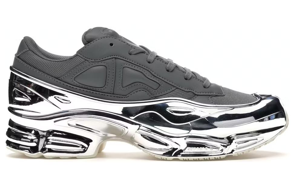 Lookbook 拉夫·西蒙斯 x 阿迪达斯 Ozweego '镜面灰色' EE7946