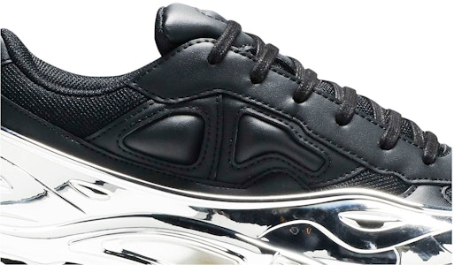 ラフ・シモンズ×アディダス Ozweego ミラーブラック EE7944 Order ラフ・シモンズ×アディダス Ozweego ミラーブラック EE7944