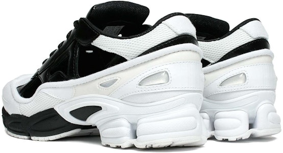 Raf Simons x 阿迪达斯 Ozweego '黑色奶油' 联名款 BB7988 Shop Raf Simons x 阿迪达斯 Ozweego '黑色奶油' 联名款 BB7988