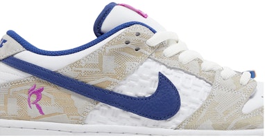 Nike SB Dunk Low 耐磨透氣 低幫 板鞋 男款 紫白 Shop Nike SB Dunk Low 耐磨透氣 低幫 板鞋 男款 紫白