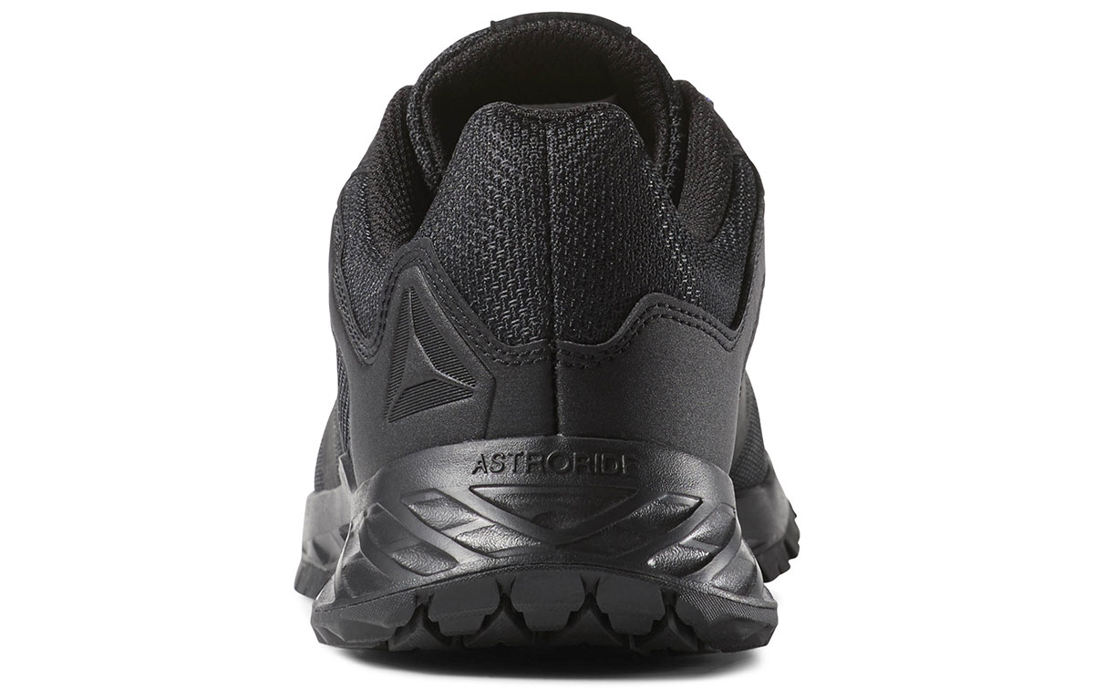 Shop Reebok Astroride Trail 黑色 跑步鞋