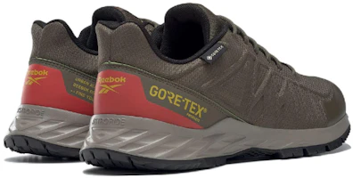 Shop Reebok Astroride Trail GTX 2.0 舒適耐磨跑步鞋 橄欖綠
