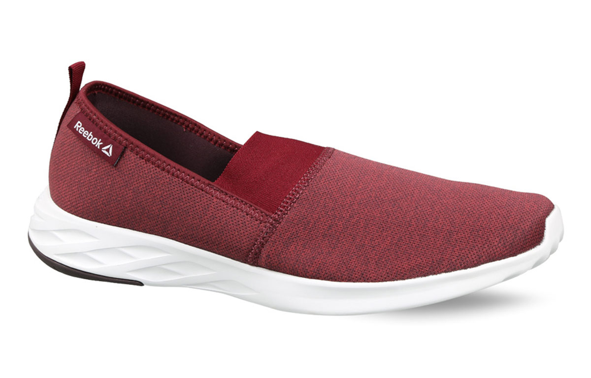 Lookbook Reebok Astroride Sepatu Jalan Slip-On 'Merah Lari' DV6270