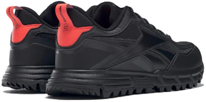 Shop Reebok Back To Trail 舒適耐磨跑步鞋 男女同款 黑