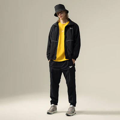 Reebok 黑色Logo印花男女長袖外套 – 經典時尚多功能 24FRM117UGH0 Shop Reebok 黑色Logo印花男女長袖外套 – 經典時尚多功能 24FRM117UGH0