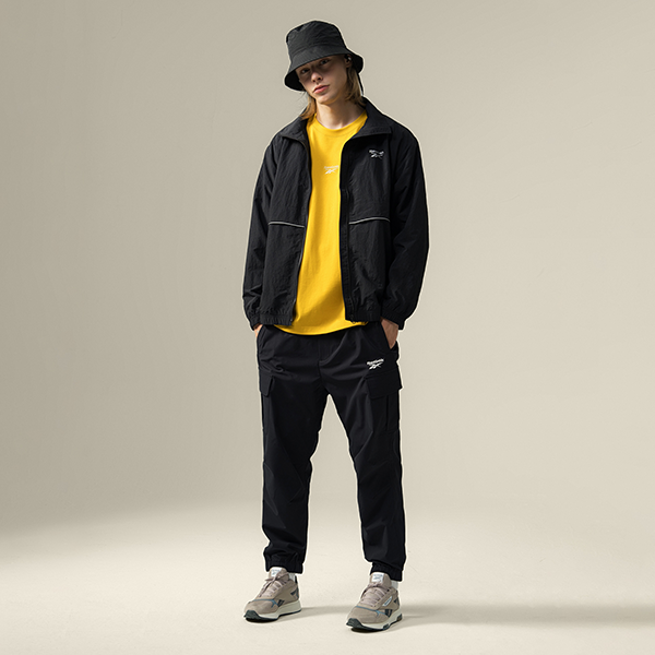 Purchase Reebok 黑色Logo印花男女長袖外套 – 經典時尚多功能 24FRM117UGH0