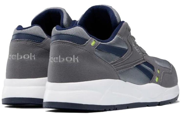 Shop Reebok Bolton Esencial DV5632