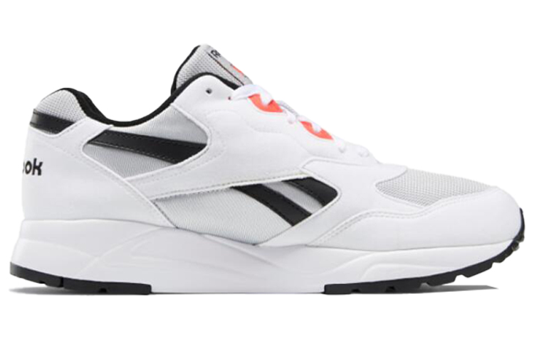 Order Reebok Bolton Essential Bianco DV5640