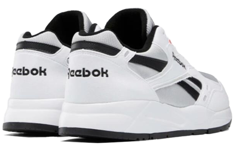 Shop Reebok Bolton Essential Bianco DV5640
