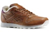 Lookbook Reebok Cl Leather Ap Kasut Lari Berbulu Fleece V67026