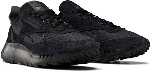 銳步經典皮革傳承減震運動鞋 男女同款 極夜黑 Lookbook 銳步經典皮革傳承減震運動鞋 男女同款 極夜黑