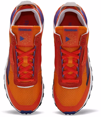 Reebok 經典皮革傳奇紅色跑步鞋 Shop Reebok 經典皮革傳奇紅色跑步鞋