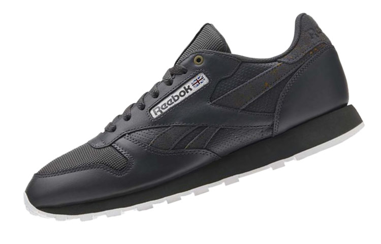 Lookbook 锐步经典皮革低帮'黑色' CN4890