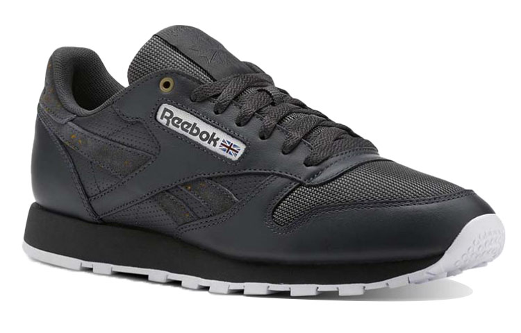 Shop 锐步经典皮革低帮'黑色' CN4890