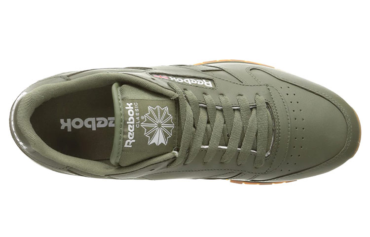 Shop Reebok 经典皮革低帮军绿色 BS5452