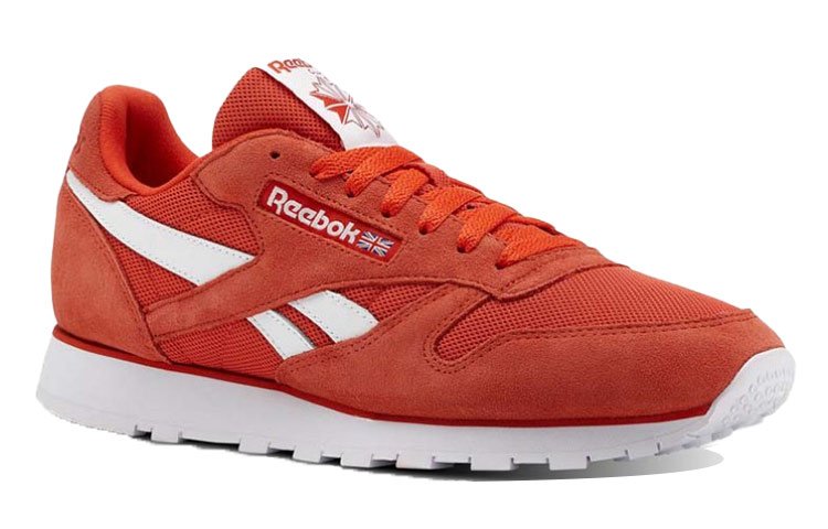 Shop Reebok 經典皮革 橘色 低筒跑步鞋