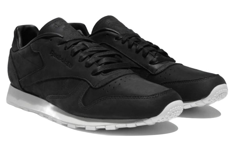 Lookbook Reebok Classic Leather Lux ''Schwarze Laufschuhe'' V68685