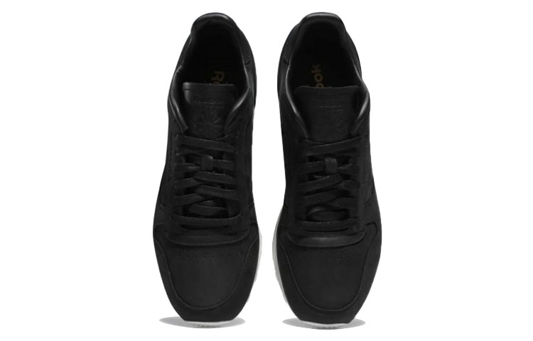 Shop Reebok Classic Leather Lux ''Schwarze Laufschuhe'' V68685