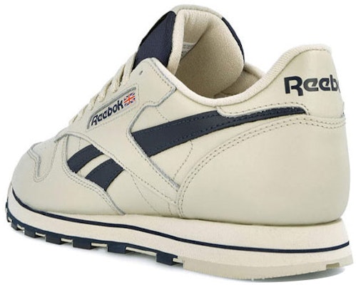 Reebok 經典皮革 MU 米白 跑步鞋 Shop Reebok 經典皮革 MU 米白 跑步鞋