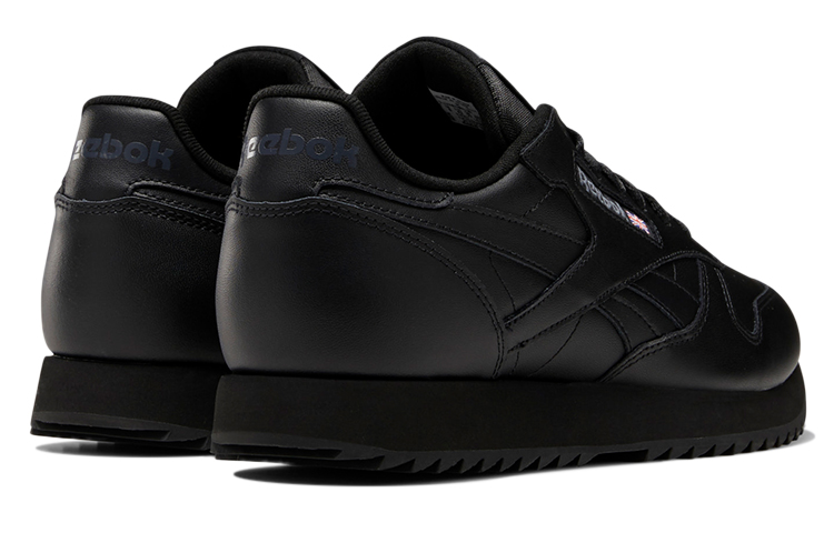 Shop 锐步经典皮革波纹鞋“午夜黑” DV8673