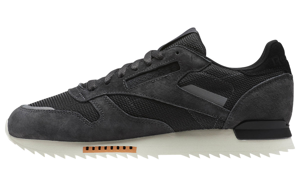 Buy 锐步经典皮革锯齿底跑鞋“黑色” BS9795