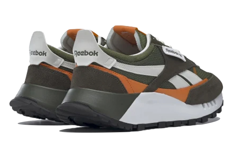 Shop Reebok 經典傳承 棕綠 跑步鞋